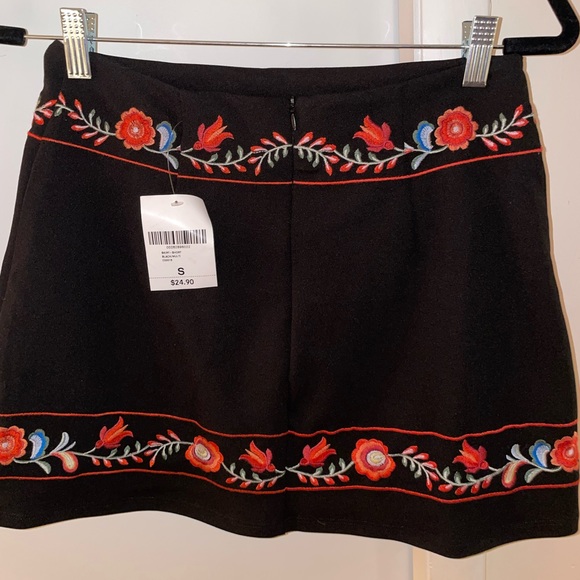 Forever 21 Spanish style skirt NWT - Picture 2 of 4